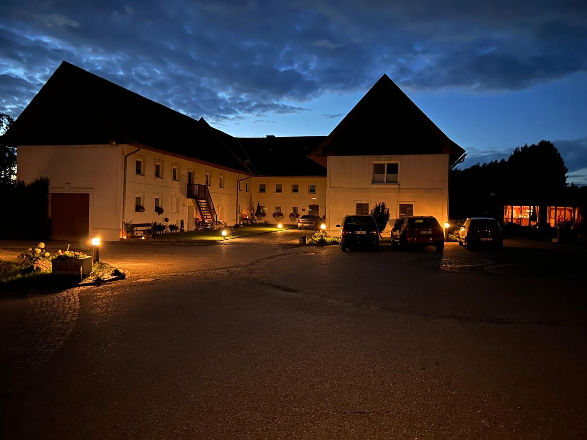 Babsi Appartments - Leben Am Land Wels Exterior photo